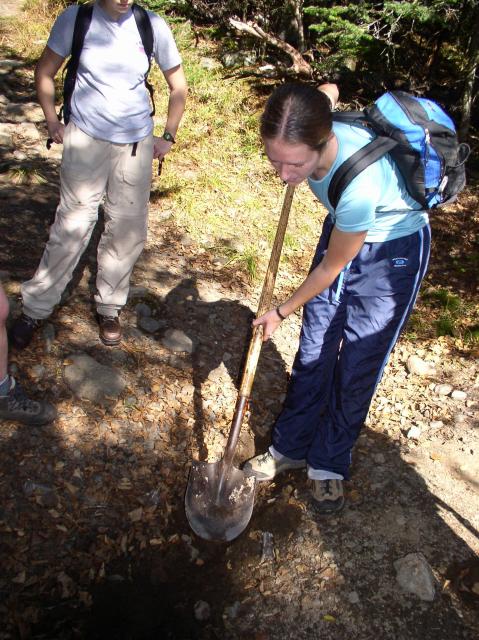 07 - Jessie digging