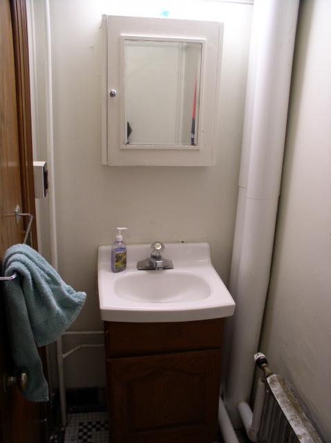 06 - Room bathroom