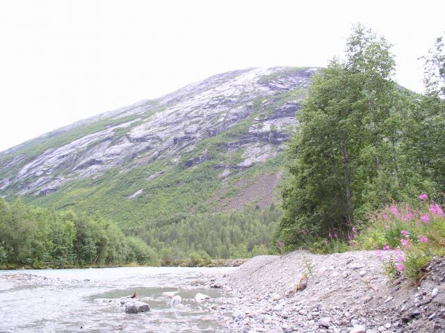 06 - Mountain behind river
