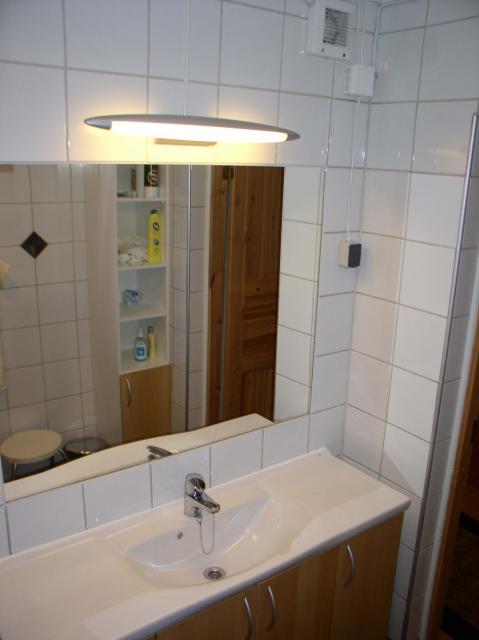 11 - Bathroom2