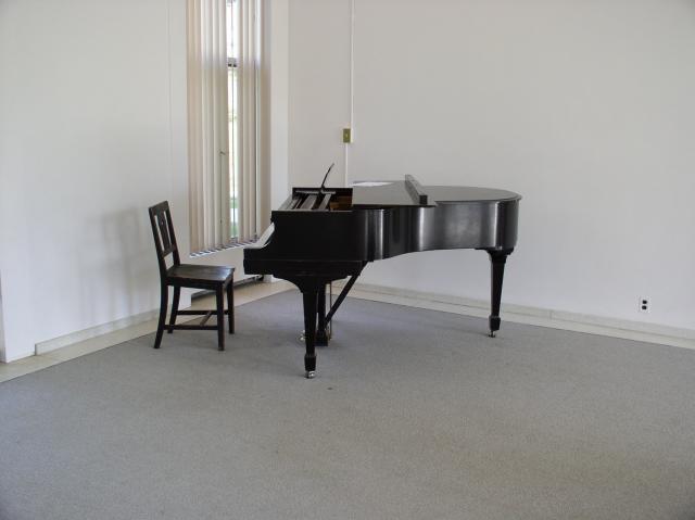 60 - Steinway Piano